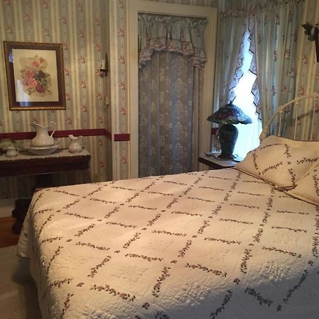 Raindrops On Roses Bed & Breakfast Herkimer Екстер'єр фото