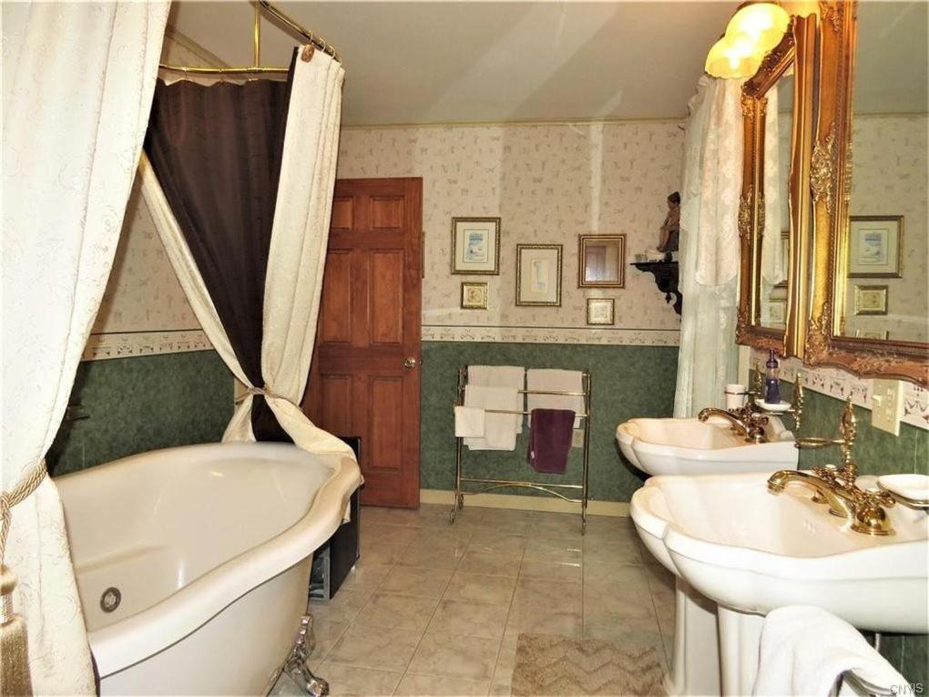Raindrops On Roses Bed & Breakfast Herkimer Екстер'єр фото