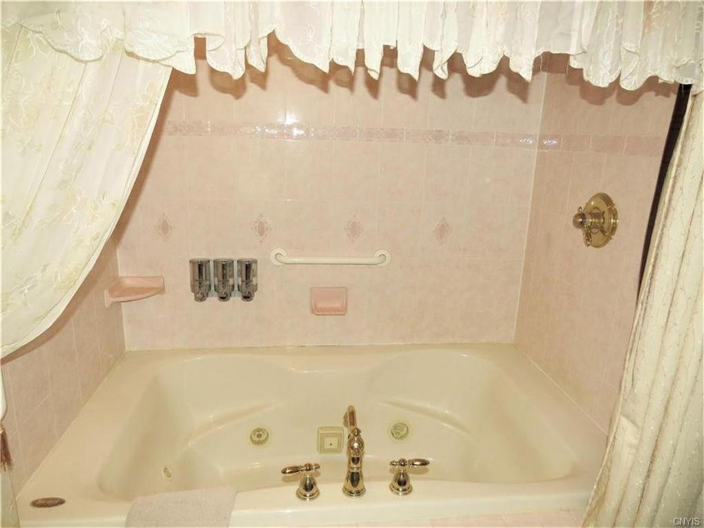 Raindrops On Roses Bed & Breakfast Herkimer Екстер'єр фото