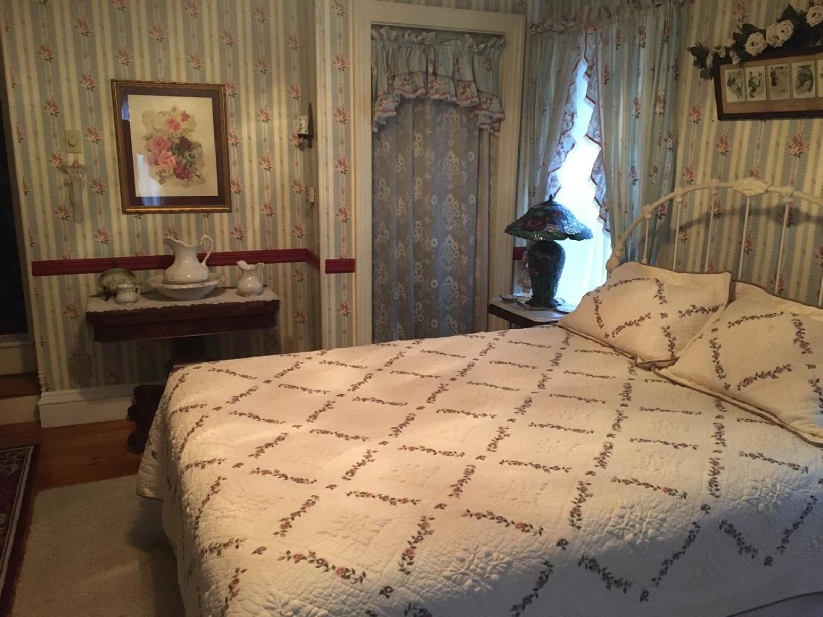 Raindrops On Roses Bed & Breakfast Herkimer Екстер'єр фото